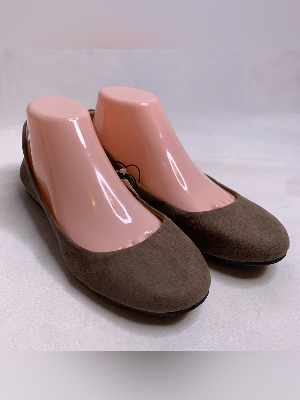 Massini magic Ballet Flats In the color Truffle size 9 Memory Foam Comfort Taupe